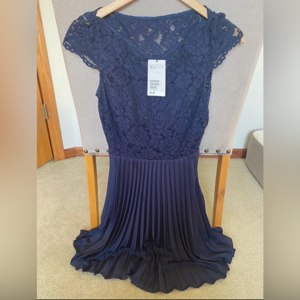H&M Brand new, pleated, lace, navy dress, size 6